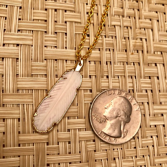 ✨Feather Carved Sea Shell Necklace - Picture 6 of 6